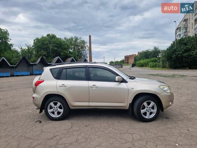 Бежевий Тойота РАВ 4, об'ємом двигуна 2 л та пробігом 193 тис. км за 9999 $, фото 5 на Automoto.ua