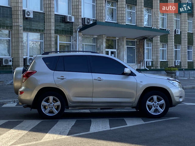 Бежевий Тойота РАВ 4, об'ємом двигуна 2 л та пробігом 253 тис. км за 9299 $, фото 3 на Automoto.ua