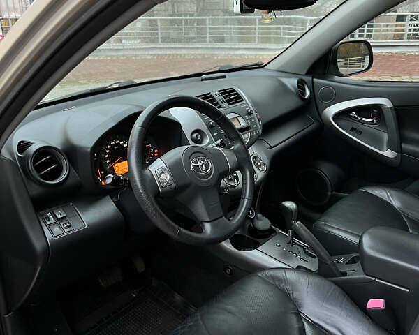 Бежевий Тойота РАВ 4, об'ємом двигуна 2 л та пробігом 230 тис. км за 10300 $, фото 5 на Automoto.ua