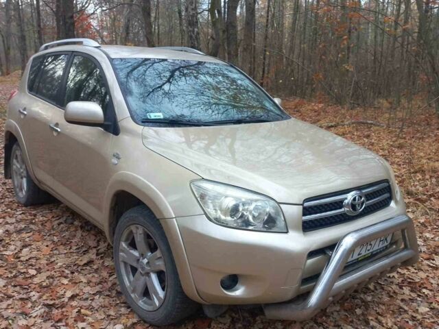 Бежевый Тойота РАВ 4, объемом двигателя 2.2 л и пробегом 270 тыс. км за 9000 $, фото 1 на Automoto.ua