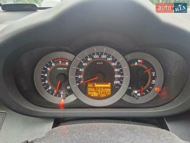 Бежевий Тойота РАВ 4, об'ємом двигуна 2 л та пробігом 193 тис. км за 9999 $, фото 19 на Automoto.ua