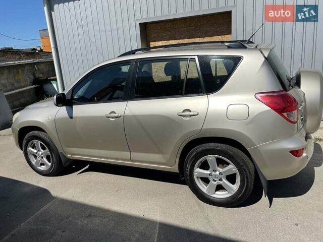 Бежевый Тойота РАВ 4, объемом двигателя 2 л и пробегом 132 тыс. км за 9550 $, фото 3 на Automoto.ua