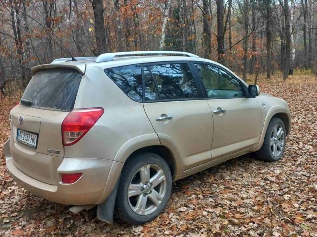 Бежевый Тойота РАВ 4, объемом двигателя 2.2 л и пробегом 270 тыс. км за 9000 $, фото 2 на Automoto.ua