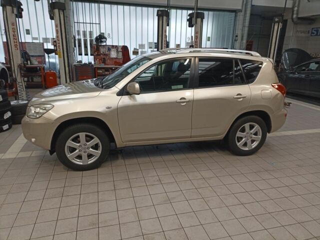 Бежевый Тойота РАВ 4, объемом двигателя 0.2 л и пробегом 250 тыс. км за 2950 $, фото 1 на Automoto.ua