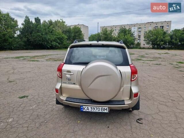 Бежевий Тойота РАВ 4, об'ємом двигуна 2 л та пробігом 193 тис. км за 9999 $, фото 8 на Automoto.ua