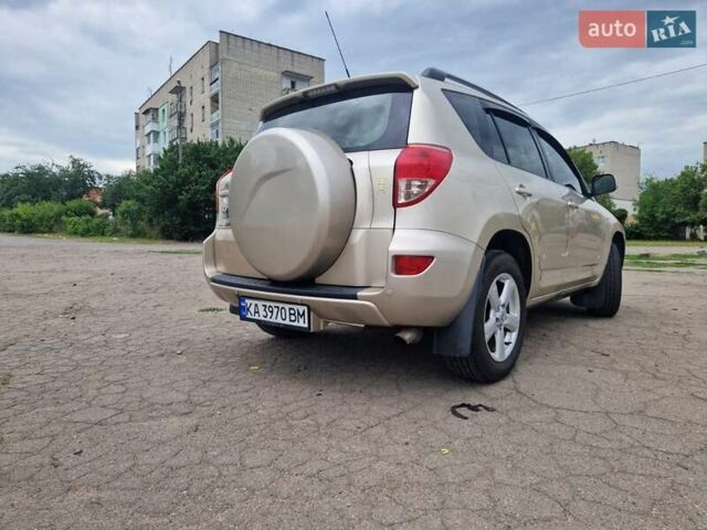 Бежевий Тойота РАВ 4, об'ємом двигуна 2 л та пробігом 193 тис. км за 9999 $, фото 4 на Automoto.ua