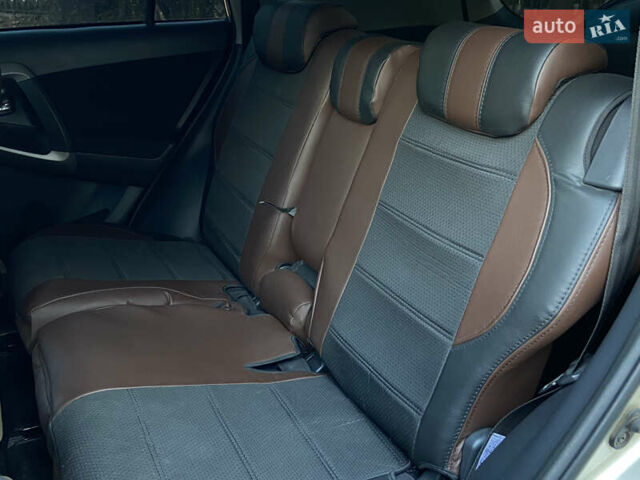 Бежевий Тойота РАВ 4, об'ємом двигуна 2 л та пробігом 253 тис. км за 9299 $, фото 16 на Automoto.ua