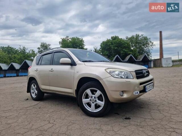 Бежевий Тойота РАВ 4, об'ємом двигуна 2 л та пробігом 193 тис. км за 9999 $, фото 6 на Automoto.ua