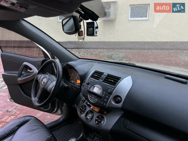 Бежевий Тойота РАВ 4, об'ємом двигуна 2 л та пробігом 230 тис. км за 10300 $, фото 10 на Automoto.ua