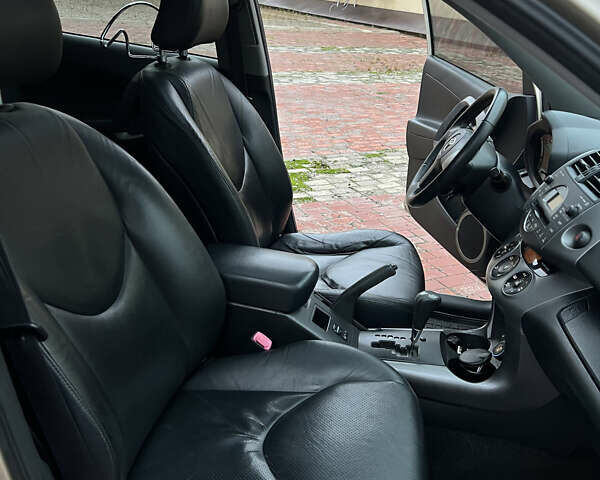 Бежевий Тойота РАВ 4, об'ємом двигуна 2 л та пробігом 230 тис. км за 10300 $, фото 9 на Automoto.ua