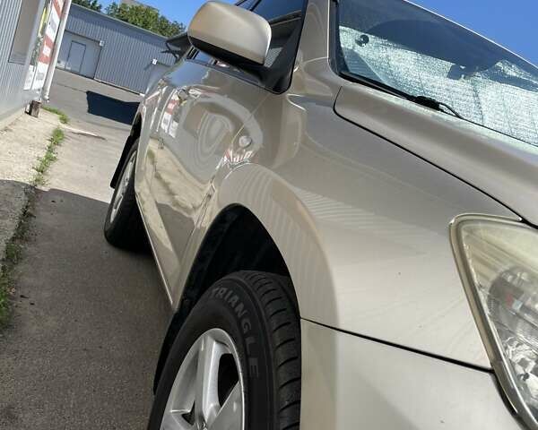 Бежевый Тойота РАВ 4, объемом двигателя 2 л и пробегом 132 тыс. км за 9550 $, фото 1 на Automoto.ua