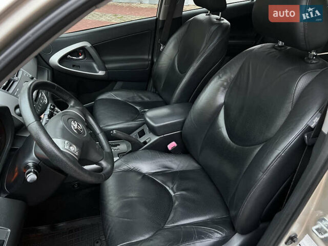 Бежевий Тойота РАВ 4, об'ємом двигуна 2 л та пробігом 230 тис. км за 10300 $, фото 6 на Automoto.ua
