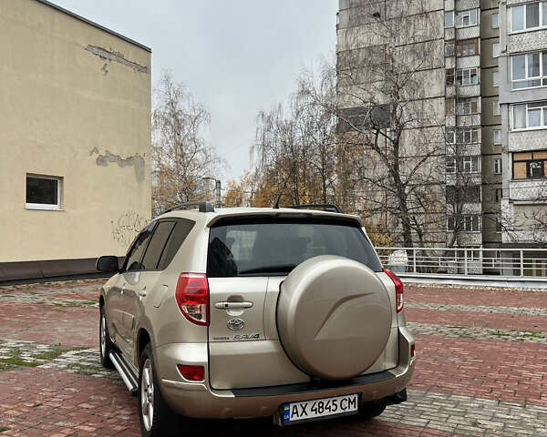 Бежевий Тойота РАВ 4, об'ємом двигуна 2 л та пробігом 230 тис. км за 10300 $, фото 3 на Automoto.ua