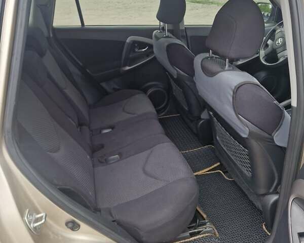 Бежевий Тойота РАВ 4, об'ємом двигуна 2 л та пробігом 193 тис. км за 9999 $, фото 15 на Automoto.ua