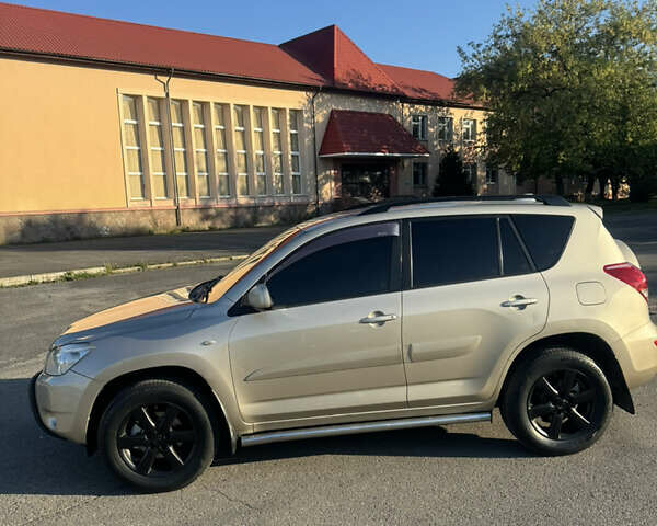 Бежевый Тойота РАВ 4, объемом двигателя 2 л и пробегом 249 тыс. км за 9500 $, фото 16 на Automoto.ua