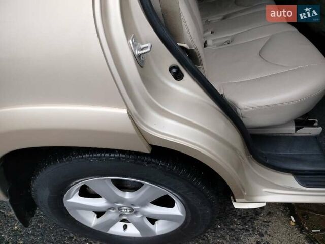 Бежевий Тойота РАВ 4, об'ємом двигуна 2.36 л та пробігом 203 тис. км за 9300 $, фото 18 на Automoto.ua