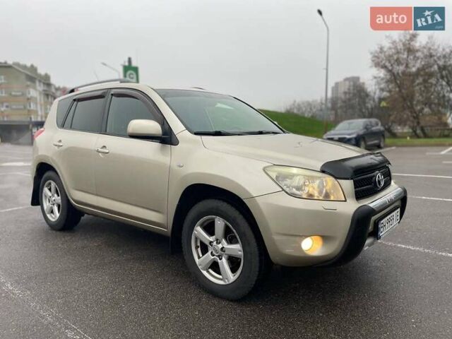 Бежевый Тойота РАВ 4, объемом двигателя 2 л и пробегом 235 тыс. км за 9500 $, фото 3 на Automoto.ua
