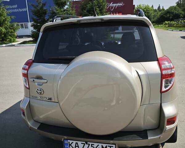 Бежевый Тойота РАВ 4, объемом двигателя 2 л и пробегом 240 тыс. км за 11799 $, фото 24 на Automoto.ua