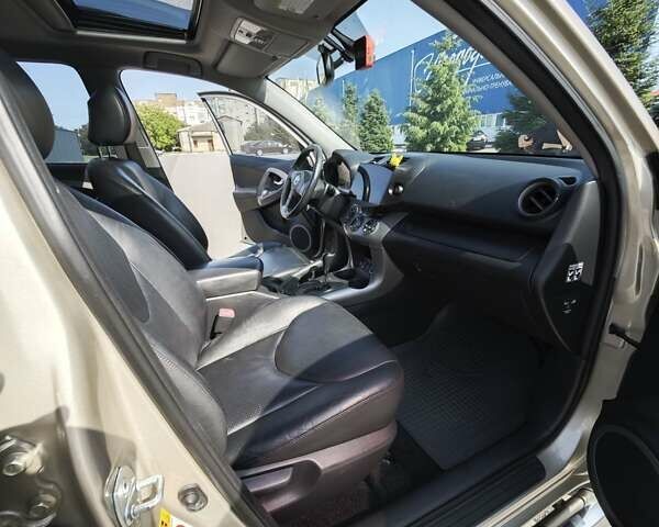 Бежевый Тойота РАВ 4, объемом двигателя 2 л и пробегом 240 тыс. км за 11799 $, фото 33 на Automoto.ua