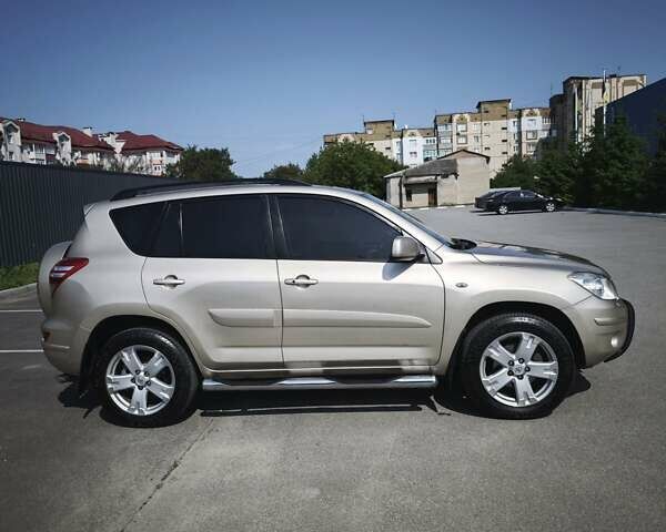 Бежевый Тойота РАВ 4, объемом двигателя 2 л и пробегом 240 тыс. км за 11799 $, фото 9 на Automoto.ua