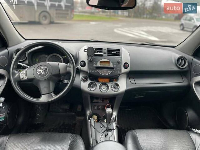 Бежевый Тойота РАВ 4, объемом двигателя 2 л и пробегом 235 тыс. км за 9500 $, фото 7 на Automoto.ua