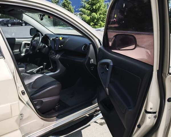 Бежевый Тойота РАВ 4, объемом двигателя 2 л и пробегом 240 тыс. км за 11799 $, фото 36 на Automoto.ua