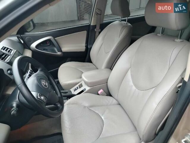 Бежевий Тойота РАВ 4, об'ємом двигуна 2.36 л та пробігом 203 тис. км за 9300 $, фото 16 на Automoto.ua