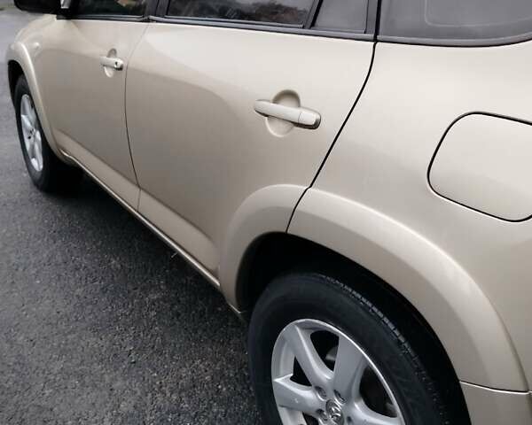 Бежевий Тойота РАВ 4, об'ємом двигуна 2.36 л та пробігом 203 тис. км за 9300 $, фото 3 на Automoto.ua