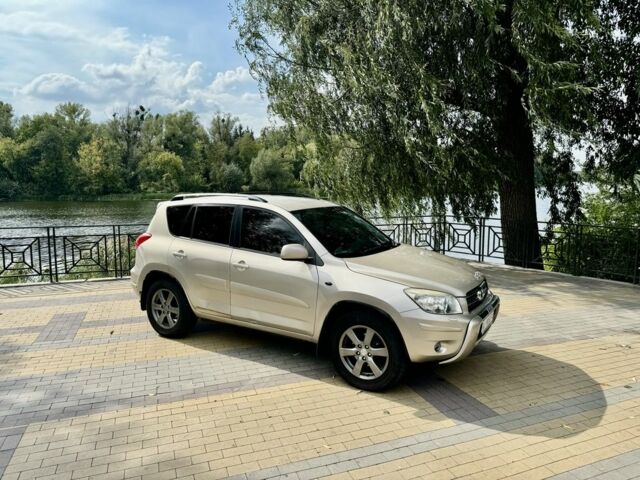 Бежевий Тойота РАВ 4, об'ємом двигуна 2 л та пробігом 233 тис. км за 8900 $, фото 3 на Automoto.ua