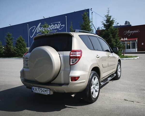 Бежевый Тойота РАВ 4, объемом двигателя 2 л и пробегом 240 тыс. км за 11799 $, фото 13 на Automoto.ua