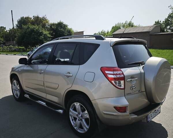 Бежевый Тойота РАВ 4, объемом двигателя 2 л и пробегом 240 тыс. км за 11799 $, фото 18 на Automoto.ua