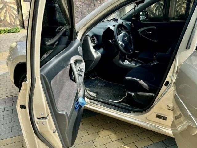 Бежевий Тойота РАВ 4, об'ємом двигуна 2 л та пробігом 233 тис. км за 8900 $, фото 18 на Automoto.ua