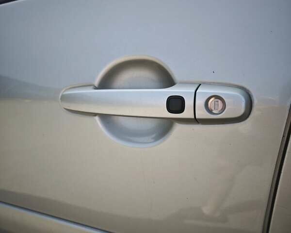 Бежевый Тойота РАВ 4, объемом двигателя 2 л и пробегом 240 тыс. км за 11799 $, фото 28 на Automoto.ua