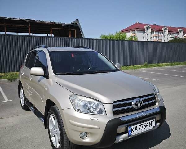 Бежевый Тойота РАВ 4, объемом двигателя 2 л и пробегом 240 тыс. км за 11799 $, фото 7 на Automoto.ua