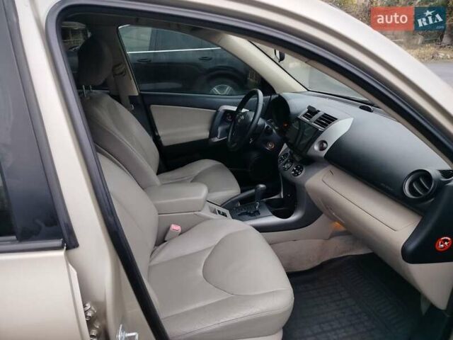 Бежевий Тойота РАВ 4, об'ємом двигуна 2.36 л та пробігом 203 тис. км за 9300 $, фото 20 на Automoto.ua