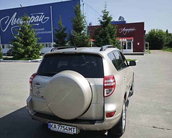 Бежевый Тойота РАВ 4, объемом двигателя 2 л и пробегом 240 тыс. км за 11799 $, фото 15 на Automoto.ua