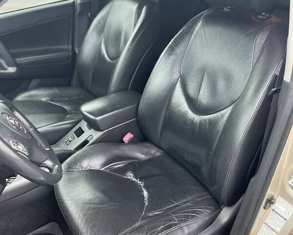 Бежевый Тойота РАВ 4, объемом двигателя 2 л и пробегом 235 тыс. км за 9500 $, фото 9 на Automoto.ua