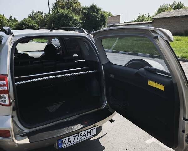 Бежевый Тойота РАВ 4, объемом двигателя 2 л и пробегом 240 тыс. км за 11799 $, фото 59 на Automoto.ua