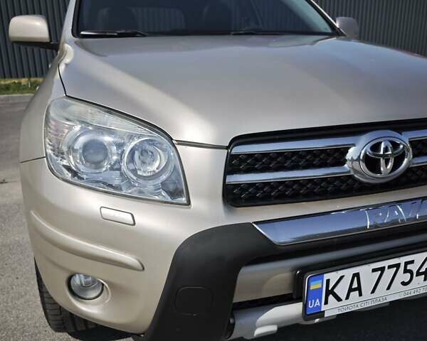 Бежевый Тойота РАВ 4, объемом двигателя 2 л и пробегом 240 тыс. км за 11799 $, фото 31 на Automoto.ua