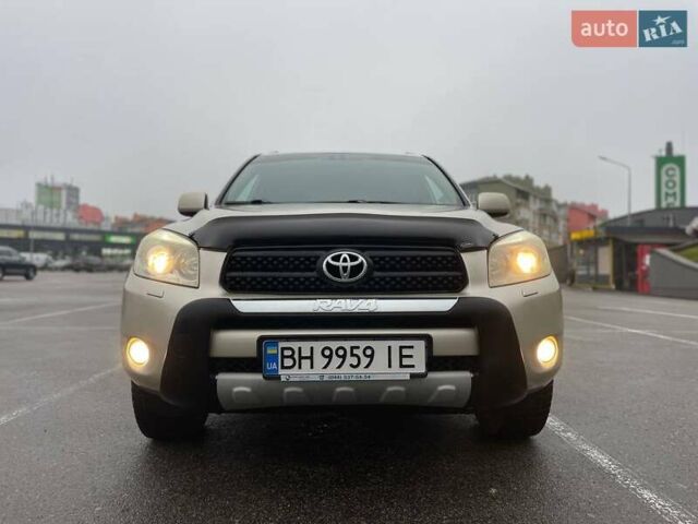 Бежевый Тойота РАВ 4, объемом двигателя 2 л и пробегом 235 тыс. км за 9500 $, фото 4 на Automoto.ua