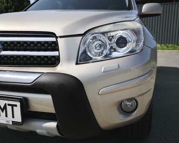 Бежевый Тойота РАВ 4, объемом двигателя 2 л и пробегом 240 тыс. км за 11799 $, фото 30 на Automoto.ua