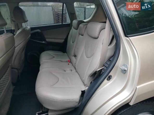 Бежевий Тойота РАВ 4, об'ємом двигуна 2.36 л та пробігом 203 тис. км за 9300 $, фото 15 на Automoto.ua