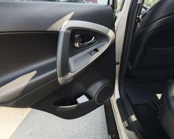 Бежевый Тойота РАВ 4, объемом двигателя 2 л и пробегом 240 тыс. км за 11799 $, фото 54 на Automoto.ua