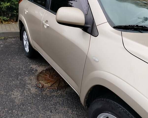 Бежевий Тойота РАВ 4, об'ємом двигуна 2.36 л та пробігом 203 тис. км за 9300 $, фото 5 на Automoto.ua