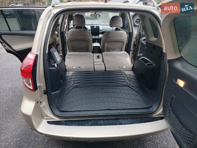 Бежевий Тойота РАВ 4, об'ємом двигуна 2.36 л та пробігом 203 тис. км за 9300 $, фото 14 на Automoto.ua