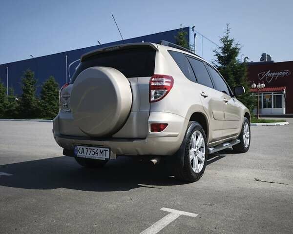 Бежевый Тойота РАВ 4, объемом двигателя 2 л и пробегом 240 тыс. км за 11799 $, фото 14 на Automoto.ua