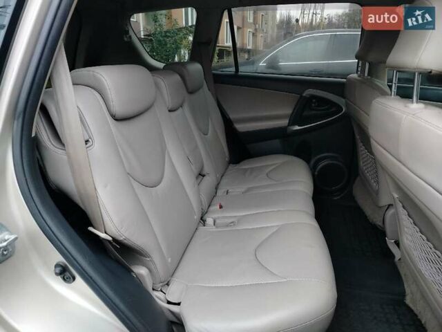 Бежевий Тойота РАВ 4, об'ємом двигуна 2.36 л та пробігом 203 тис. км за 9300 $, фото 19 на Automoto.ua