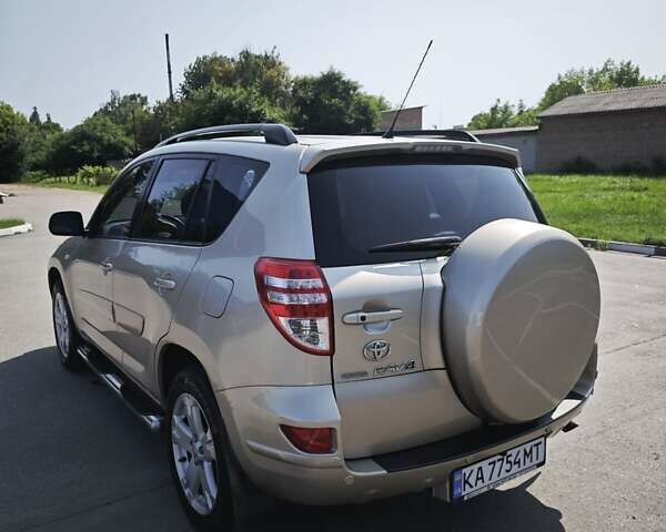 Бежевый Тойота РАВ 4, объемом двигателя 2 л и пробегом 240 тыс. км за 11799 $, фото 17 на Automoto.ua
