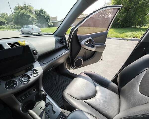 Бежевый Тойота РАВ 4, объемом двигателя 2 л и пробегом 240 тыс. км за 11799 $, фото 47 на Automoto.ua