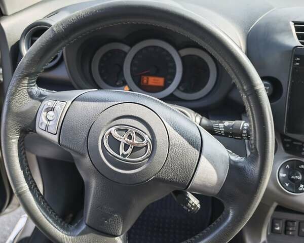 Бежевый Тойота РАВ 4, объемом двигателя 2 л и пробегом 240 тыс. км за 11799 $, фото 41 на Automoto.ua